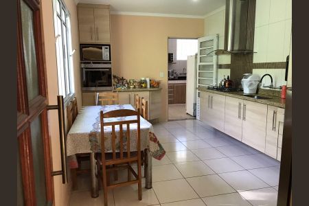 11_photo/94dce6d6cf.517dfe94024b9c02-ATLAS-87d8b94b-e317-4976-8cc6-56f19a2b26c6.jpg de casa à venda com 3 quartos, 400m² em Abranches, Curitiba