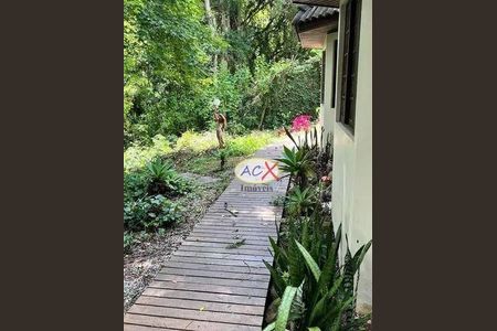 5_photo/94dce6d7c5.adbb37f92a381176-ATLAS-09f757dd-9fe3-4cbd-a0f5-1e5217ada855.jpg de casa à venda com 4 quartos, 630m² em Taboão, Curitiba