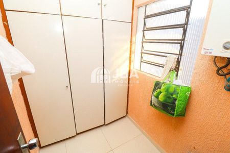 8_photo/94dce6db75.7e2ea02b9085bf9d-ATLAS-f8ca04ef-86c7-42c5-8d67-e63983edf821.jpg de casa à venda com 4 quartos, 248m² em Abranches, Curitiba