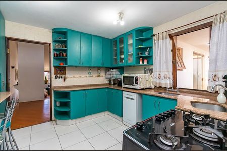 4_photo/94dce6e1f9.49d655132eb04021-ATLAS-184febba-df72-49ff-be82-0c0a93e3e5fe.jpg de casa à venda com 4 quartos, 301m² em Barreirinha, Curitiba