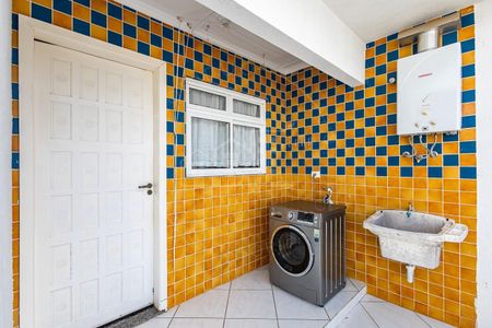 11_photo/94dce6e37b.9445d083dc68a5ac-ATLAS-41887fe0-4cab-414b-bdca-e3241f4faaff.jpg de casa à venda com 3 quartos, 151m² em Barreirinha, Curitiba