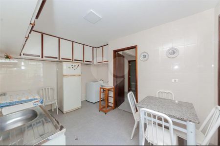 3_photo/94dce6e3b3.15f4a19d538e62fb-ATLAS-abee0aa9-b4cf-4d5b-a91d-050ccd918ba0.jpg de casa à venda com 4 quartos, 269m² em Barreirinha, Curitiba