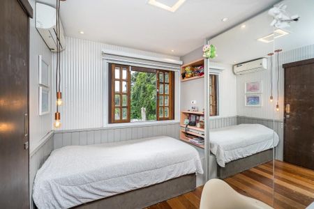 30_photo/94dce6e3cf.f468b0c7bf094498-ATLAS-e35f2d7f-21e7-4a47-b216-7019936eb6b7.jpg de casa à venda com 4 quartos, 223m² em Barreirinha, Curitiba