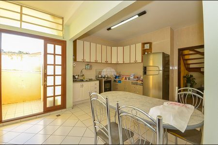 4_photo/94dce6e4c9.e182d30f96765f76-ATLAS-2253da0e-270b-4de3-a032-2b47dfbe0b84.jpg de casa à venda com 4 quartos, 197m² em Barreirinha, Curitiba