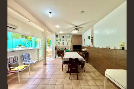 3_photo/94dce6ec83.e78a3bff2ad56a74-ATLAS-154bf7b2-cdb3-45a9-ad81-410caa1f8acf.jpg de casa à venda com 5 quartos, 650m² em Boa Vista, Curitiba