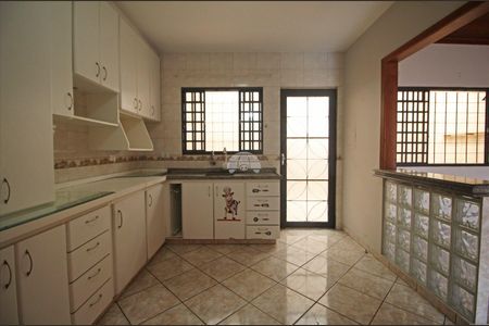 8_photo/94dce6edf1.b86b5f5e8a2bcc97-ATLAS-66f16879-8bea-4b3a-a0f7-632ea961aaa7.jpg de casa para alugar com 3 quartos, 80m² em Boa Vista, Curitiba