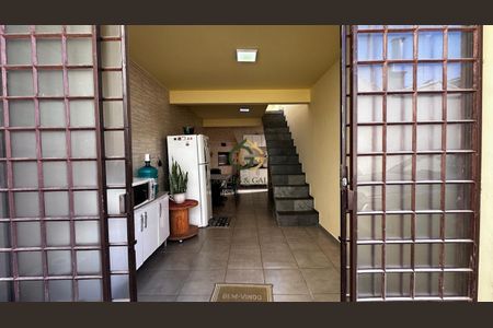 4_photo/94dce6f11d.af5ff038545b5b99-ATLAS-df6c4597-b838-414a-8b9c-c3bf4130d57f.jpg de casa à venda com 3 quartos, 120m² em Boa Vista, Curitiba