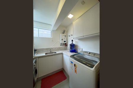 8_photo/94dce6f1f1.145e85f3c2443ba7-ATLAS-716f7b43-3e2f-41da-a9ab-1df67c8ca82d.jpg de casa à venda com 3 quartos, 270m² em Boa Vista, Curitiba