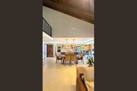 1_photo/94dce6f269.5afd90b9c05d4dec-ATLAS-03cad0d7-4bee-460e-a90d-77850e6cb1fd.jpg de casa à venda com 5 quartos, 214m² em Boa Vista, Curitiba