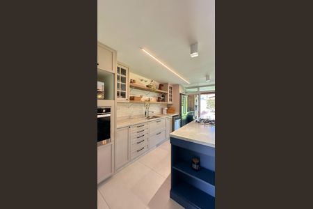 2_photo/94dce6f269.5afd90b9c05d4dec-ATLAS-08088588-b8c5-429f-aff1-e53e2fa5e30c.jpg de casa à venda com 5 quartos, 214m² em Boa Vista, Curitiba