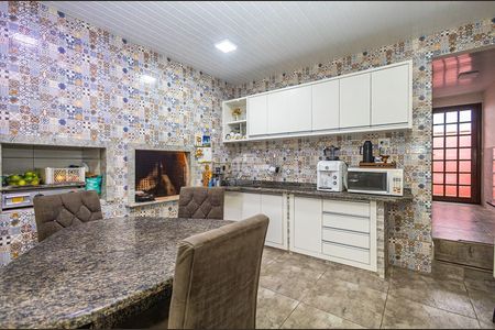 8_photo/94dce6f3d3.b38ac4619dd2e4c9-ATLAS-24ee2abf-209d-40fb-a79e-b34a176c7e4b.jpg de casa à venda com 4 quartos, 270m² em Boa Vista, Curitiba