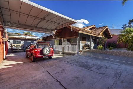 5_photo/94dce6f3d3.b38ac4619dd2e4c9-ATLAS-b7585be1-cba9-4e41-87ca-b4a2e37be018.jpg de casa à venda com 4 quartos, 270m² em Boa Vista, Curitiba