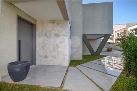 3_photo/94dce6f6a3.ac27657d5f4d7d4b-ATLAS-0d1b0cb5-f1b6-4e4d-a450-e997ba55f171.jpg de casa à venda com 3 quartos, 298m² em Boa Vista, Curitiba