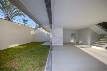 5_photo/94dce6f6a3.ac27657d5f4d7d4b-ATLAS-2e80c36b-f4cc-41c7-925a-1f0b8753d3cc.jpg de casa à venda com 3 quartos, 298m² em Boa Vista, Curitiba