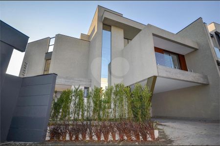 27_photo/94dce6f6a3.ac27657d5f4d7d4b-ATLAS-f112e7c6-00e1-4a6b-8fde-977c7c849b19.jpg de casa à venda com 3 quartos, 298m² em Boa Vista, Curitiba