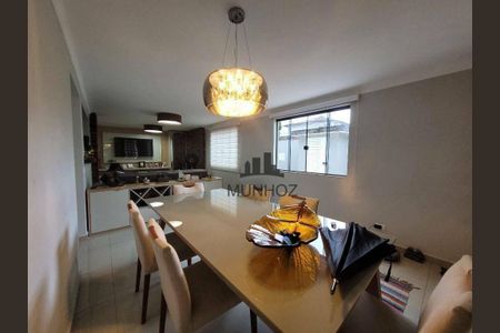 12_photo/94dce6f76d.a9ad82c0a29b9a19-ATLAS-3d802796-9f96-4d0d-8bb6-54d9a907d2a5.jpg de casa à venda com 3 quartos, 659m² em Boa Vista, Curitiba