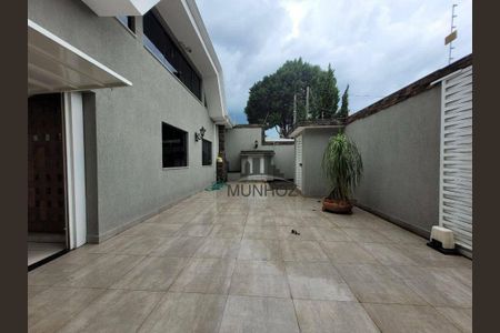 5_photo/94dce6f76d.a9ad82c0a29b9a19-ATLAS-c07b0f5d-7b4c-4991-9416-e6ce71d04f04.jpg de casa à venda com 3 quartos, 659m² em Boa Vista, Curitiba