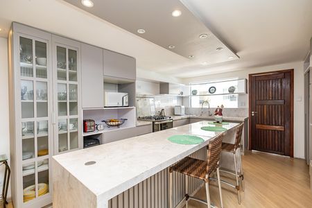 4_photo/94dce6f8eb.598c66e7e5047e83-ATLAS-1e0e571f-bc05-4c0d-ba43-221297ac70cc.jpg de casa à venda com 3 quartos, 250m² em Santa Cândida, Curitiba