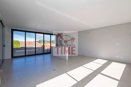 3_photo/94dce6fc05.db5f8c6f75f4007d-ATLAS-189df18a-c80d-4256-866d-215deedba7a6.jpg de casa à venda com 3 quartos, 268m² em Santa Cândida, Curitiba