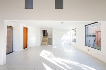 5_photo/94dce7039d.ef035fdb3c5fd3a2-ATLAS-5fea1d74-ce64-43c9-b1bb-13f15eb410df.jpg de casa à venda com 4 quartos, 350m² em Barreirinha, Curitiba