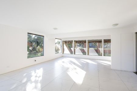 8_photo/94dce7039d.ef035fdb3c5fd3a2-ATLAS-b793f184-8a10-447e-800b-01b3376efa0c.jpg de casa à venda com 4 quartos, 350m² em Barreirinha, Curitiba