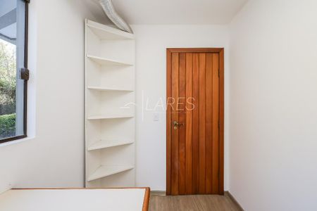 38_photo/94dce7039d.ef035fdb3c5fd3a2-ATLAS-bc55832b-9e7f-46f3-9380-fae795717ea1.jpg de casa à venda com 4 quartos, 350m² em Barreirinha, Curitiba