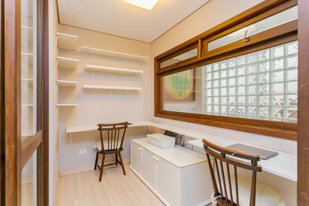 7_photo/94dce71d79.f7b46fd9919be053-ATLAS-18c791dc-3a51-4244-8dfe-5c3d641cf9c4.jpg de casa à venda com 4 quartos, 260m² em Barreirinha, Curitiba