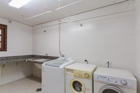 39_photo/94dce71d79.f7b46fd9919be053-ATLAS-ec7840bd-2d05-4e1f-ad18-8bf9b932180a.jpg de casa à venda com 4 quartos, 260m² em Barreirinha, Curitiba