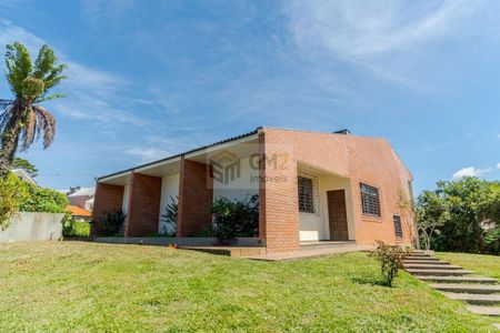 4_photo/94dce71de3.c3b9fb60c1df5c5a-ATLAS-544de04b-3372-4518-a748-3027be7c6bb7.jpg de casa à venda com 3 quartos, 339m² em Barreirinha, Curitiba