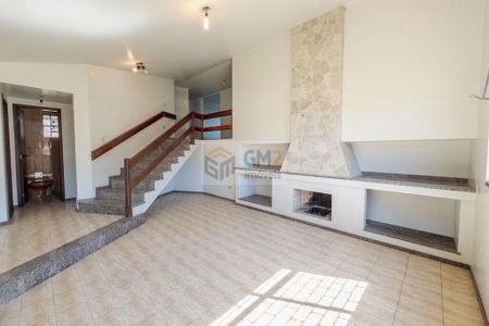 3_photo/94dce71de3.c3b9fb60c1df5c5a-ATLAS-e13a2085-cdcc-4b5b-a5f2-ec982d79fe87.jpg de casa à venda com 3 quartos, 339m² em Barreirinha, Curitiba