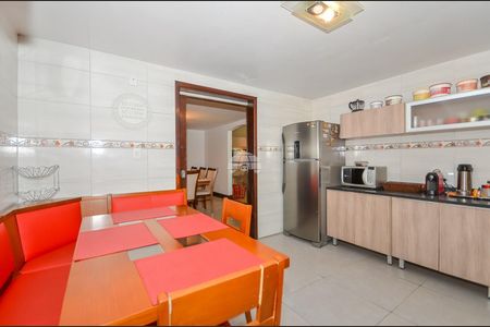 2_photo/94dce71de9.94b6c4e802ff7559-ATLAS-0519fb61-459d-4db0-a529-9aee901cbf73.jpg de casa à venda com 3 quartos, 193m² em Barreirinha, Curitiba