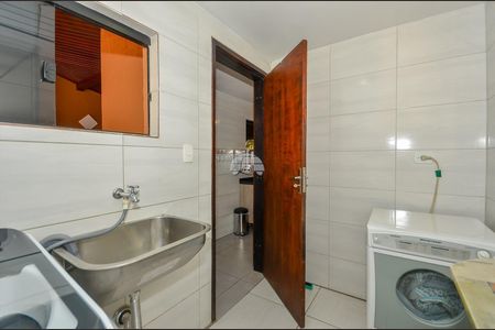 10_photo/94dce71de9.94b6c4e802ff7559-ATLAS-b5e663c2-422b-42aa-8013-8fa15d59a81d.jpg de casa à venda com 3 quartos, 193m² em Barreirinha, Curitiba