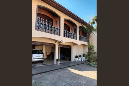 11_photo/94dce71e05.dc8bbd111761e841-ATLAS-50f60d70-0552-4881-a2f4-bf2ecfa56a62.jpg de casa à venda com 3 quartos, 238m² em Barreirinha, Curitiba