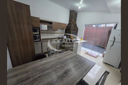 6_photo/94dce725b3.e9e7bffe1f964319-ATLAS-da4c5167-594c-4c02-a129-c0a6b9f0184e.jpg de casa à venda com 3 quartos, 66m² em Abranches, Curitiba