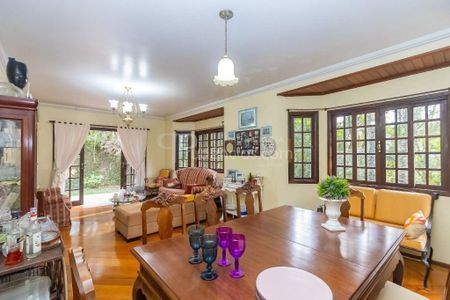 2_photo/94dce72b85.ceef305ded12bb28-ATLAS-0cb8d549-76f3-4198-9c3c-d60e66537d12.jpg de casa à venda com 4 quartos, 680m² em Taboão, Curitiba