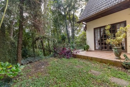 9_photo/94dce72b85.ceef305ded12bb28-ATLAS-2f9d6490-7fe6-4e10-81bf-aebef042a1ed.jpg de casa à venda com 4 quartos, 680m² em Taboão, Curitiba