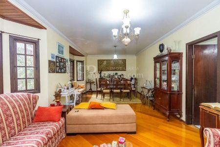 10_photo/94dce72b85.ceef305ded12bb28-ATLAS-328f6471-cf57-4d0f-a7b3-da244da07604.jpg de casa à venda com 4 quartos, 680m² em Taboão, Curitiba