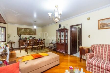 43_photo/94dce72b85.ceef305ded12bb28-ATLAS-7c8cfafb-386d-4c77-90fc-747cb19de582.jpg de casa à venda com 4 quartos, 680m² em Taboão, Curitiba