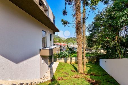 2_photo/94dce72d99.cef17660cfa7d457-ATLAS-0a209fde-d58a-4ecd-ba36-bc7790c1c121.jpg de casa à venda com 4 quartos, 346m² em Taboão, Curitiba