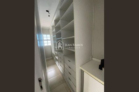 30_photo/94dce72e61.ceff8192393c33de-ATLAS-082876da-59f9-4bce-aa43-3eb6ca7d241b.jpg de casa à venda com 3 quartos, 405m² em Taboão, Curitiba