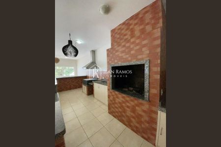 18_photo/94dce72e61.ceff8192393c33de-ATLAS-68cf8d7c-c161-4e19-94b6-b8fdfd239559.jpg de casa à venda com 3 quartos, 405m² em Taboão, Curitiba