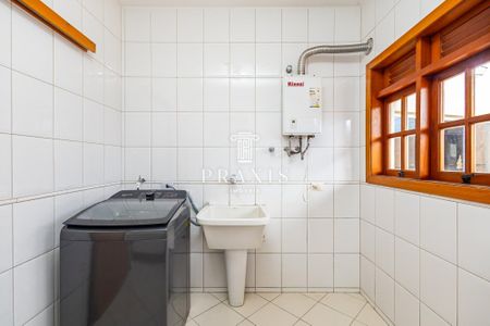 12_photo/94dce73a43.ae4bd4cb9523d21d-ATLAS-62c78f49-9c1e-4847-ab99-ea77fb7a9414.jpg de casa à venda com 4 quartos, 248m² em Abranches, Curitiba