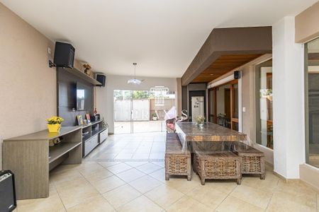 10_photo/94dce73a43.ae4bd4cb9523d21d-ATLAS-c48b4b74-752e-4fc8-b315-fd81b2cb30b1.jpg de casa à venda com 4 quartos, 248m² em Abranches, Curitiba