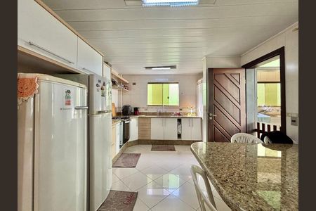 2_photo/94dcefef1d.6c6579b50c0143d1-ATLAS-11237694-d274-4e66-ba26-8fc3e53e264e.jpg de casa à venda com 4 quartos, 410m² em Weissópolis, Pinhais