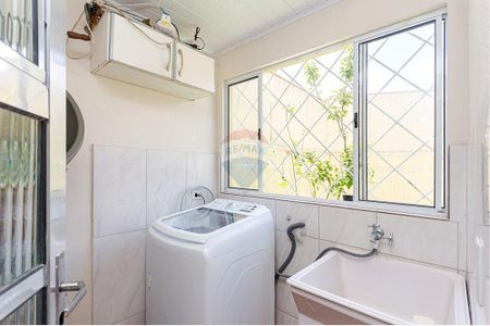 13_photo/94dcf000b7.6618d879b31b9a75-ATLAS-b93ddfde-5531-4429-995e-f1d3a4f63a3d.jpg de casa à venda com 3 quartos, 186m² em Cajuru, Curitiba