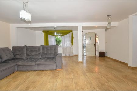 5_photo/94dcf006f5.cfaae28da06da296-ATLAS-06eb02b8-e825-429a-9cf4-630bf17dcc0d.jpg de casa à venda com 3 quartos, 240m² em Cajuru, Curitiba