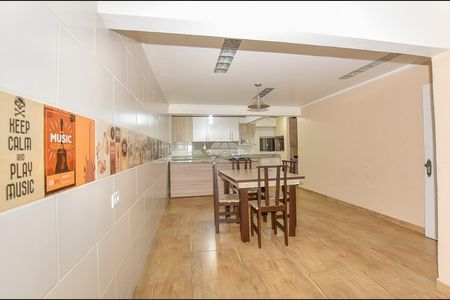 4_photo/94dcf006f5.cfaae28da06da296-ATLAS-ad0d28a8-b8ab-4df2-93c8-2542c27ae106.jpg de casa à venda com 3 quartos, 240m² em Cajuru, Curitiba