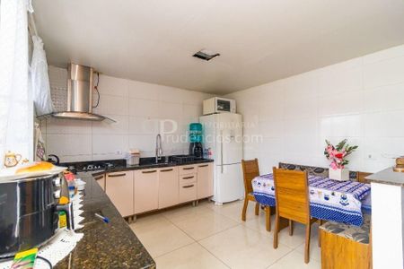 2_photo/94dcf00a25.f4a5c666155909d5-ATLAS-05c06955-d947-4922-add1-beb1662f80b5.jpg de casa à venda com 5 quartos, 188m² em Uberaba, Curitiba