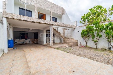 2_photo/94dcf00a25.f4a5c666155909d5-ATLAS-35ada2be-76e5-4f3c-b2d6-249d094ad1c7.jpg de casa à venda com 5 quartos, 188m² em Uberaba, Curitiba
