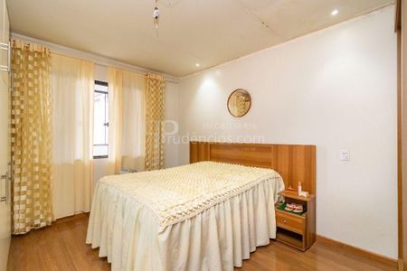 33_photo/94dcf00a25.f4a5c666155909d5-ATLAS-4e3c4e5d-3857-4cbd-89cf-bdeb2b0f763d.jpg de casa à venda com 5 quartos, 188m² em Uberaba, Curitiba
